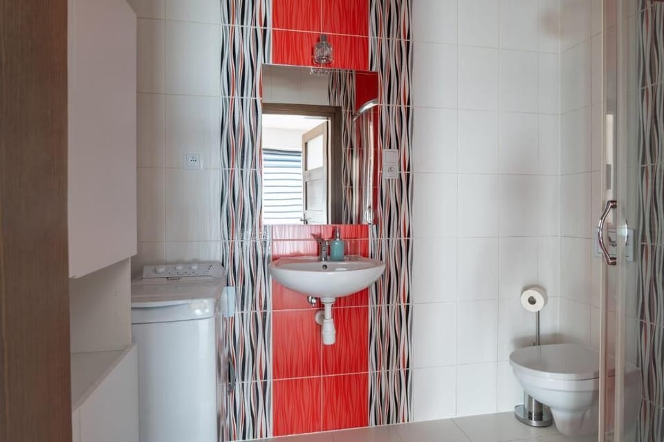 Apartment, Balcony, City View | Bathroom