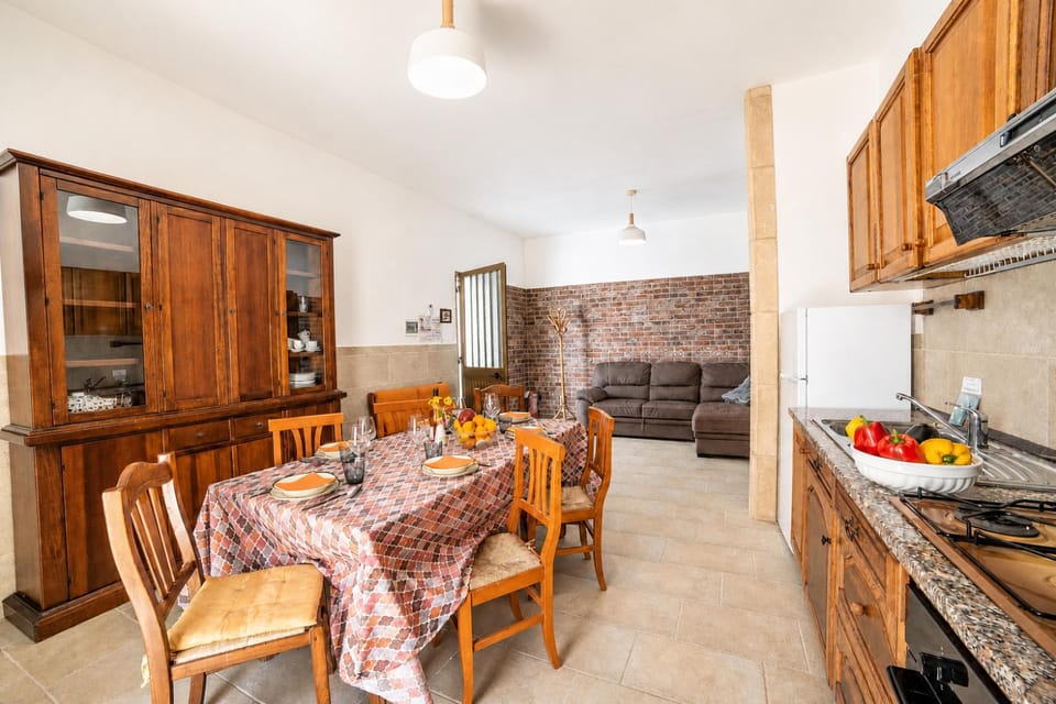Family Villa, 2 Bedrooms, 2 Bathrooms, Sea Facing (Villa Benedetta 50m from Beach) | Dining