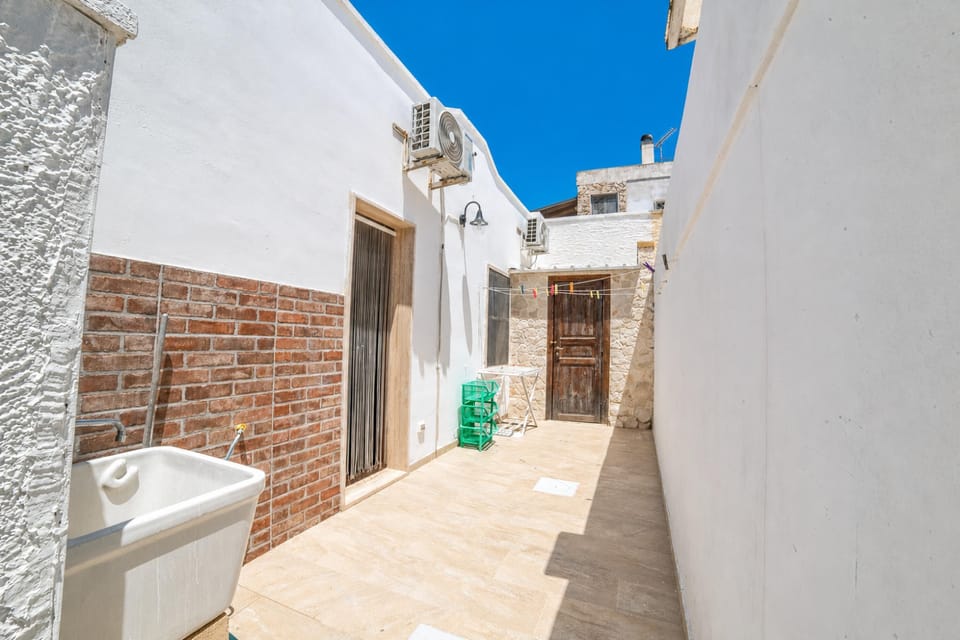 Family Villa, 2 Bedrooms, 2 Bathrooms, Sea Facing (Villa Benedetta 50m from Beach) | Property grounds