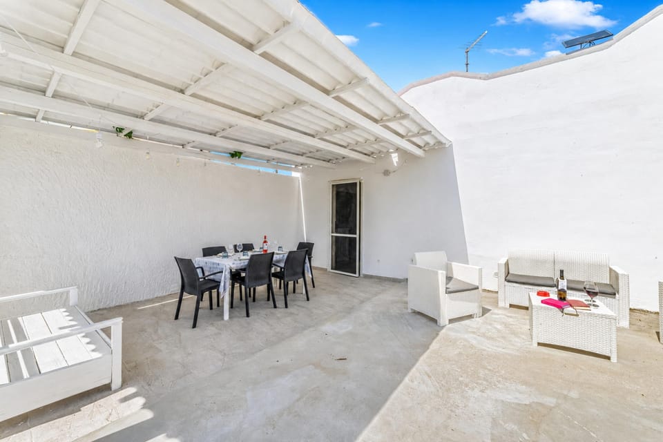 Family Villa, 2 Bedrooms, 2 Bathrooms, Sea Facing (Villa Benedetta 50m from Beach) | Outdoor dining