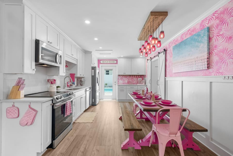 House, 3 Bedrooms, Private Pool, Pool View | Private kitchen | Full-size fridge, microwave, oven, stovetop