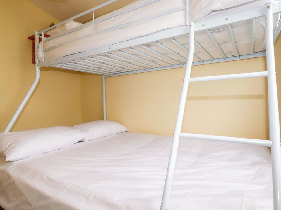 2 bedrooms, individually decorated, individually furnished, free WiFi