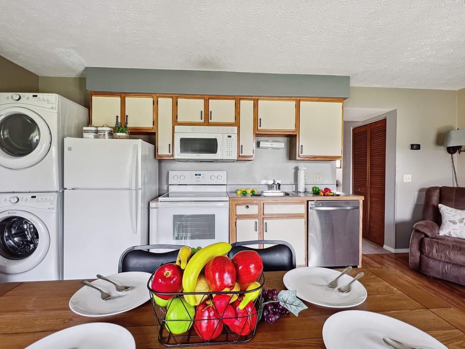 Full kitchen