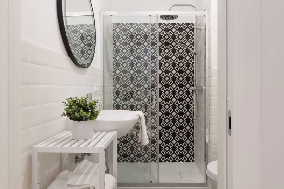 Apartment, 1 Queen Bed, Non Smoking, Kitchenette | Bathroom