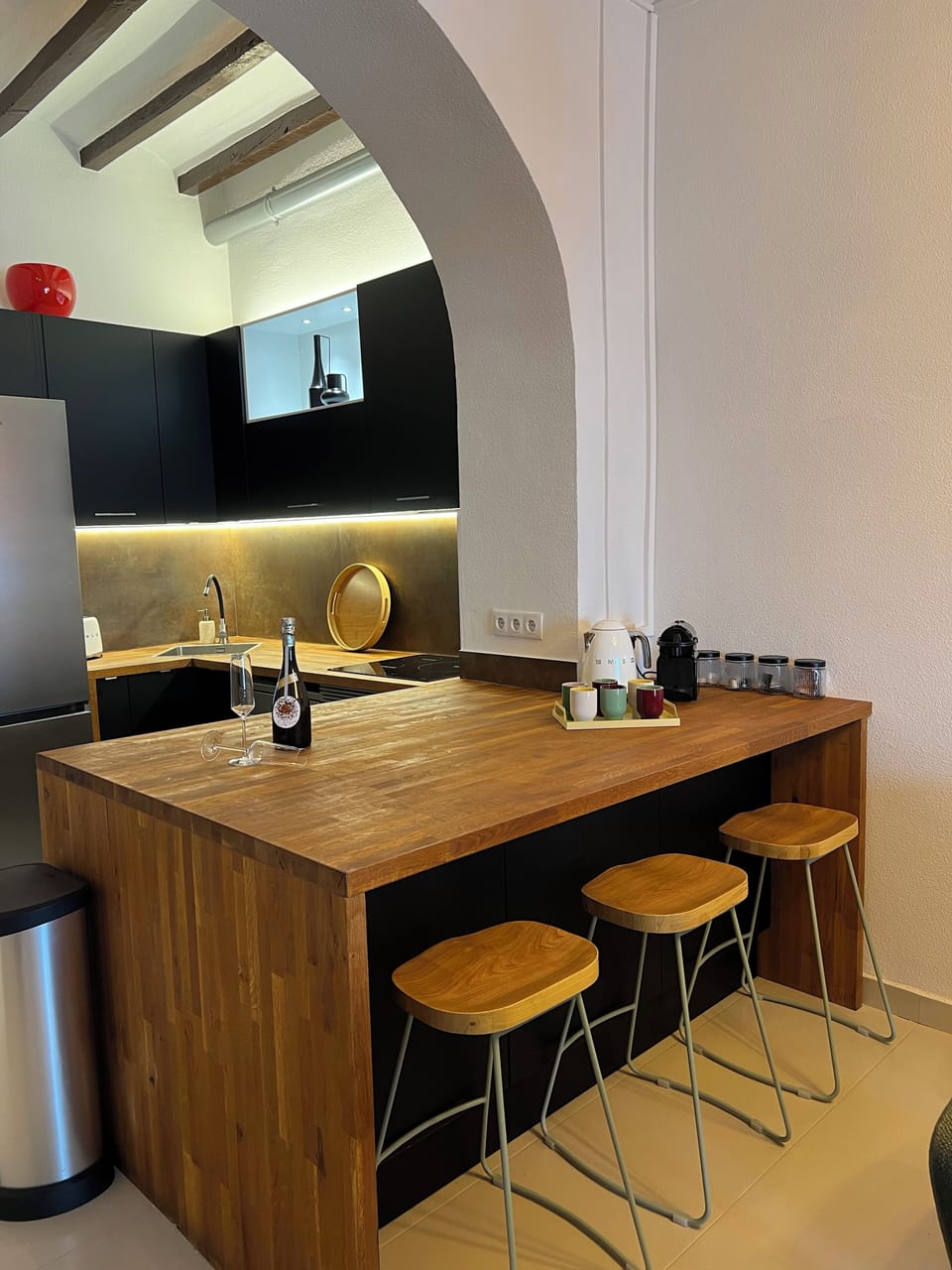 Apartment, City View | Private kitchen | Electric kettle