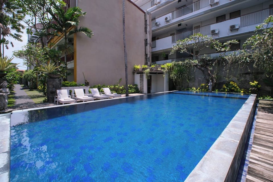 Outdoor pool, sun loungers