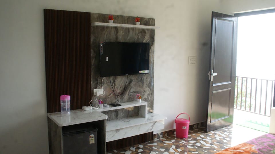Deluxe Single Room, Balcony, Valley View | Memory foam beds, minibar, laptop workspace, free WiFi