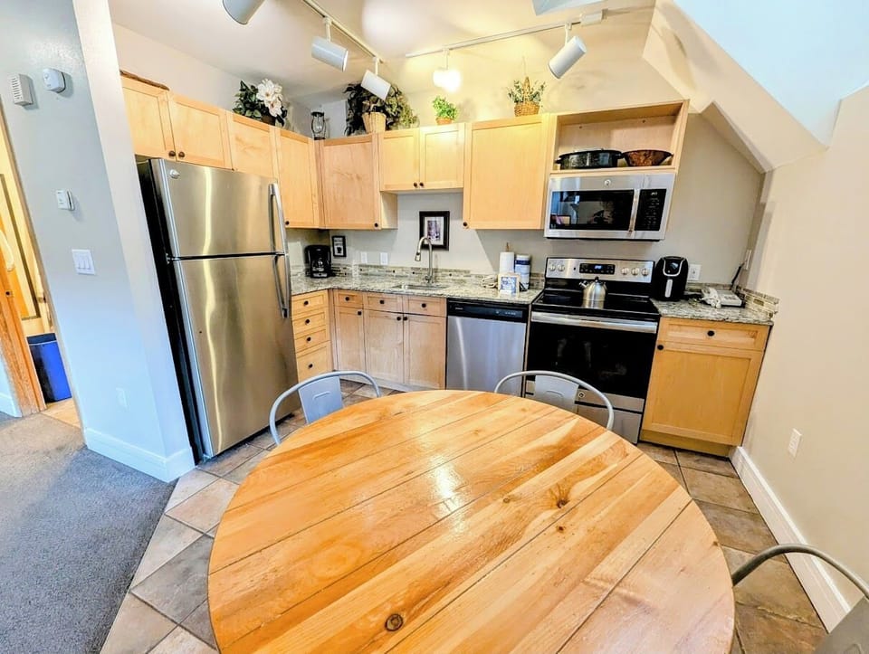 Dining area for 4