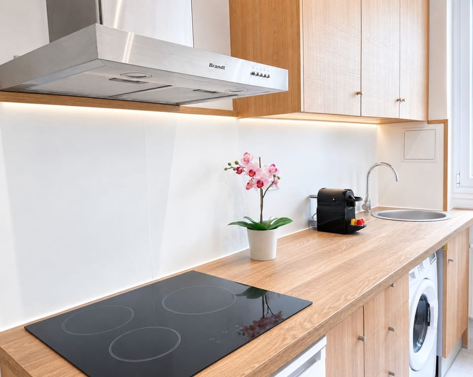 Standard Apartment, Courtyard View | Private kitchen | Mini-fridge, microwave, stovetop, espresso maker