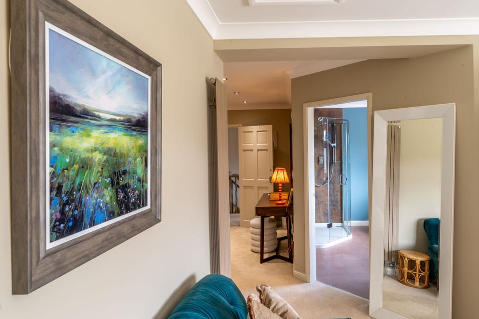 First floor: Master bedroom en-suite and dressing room