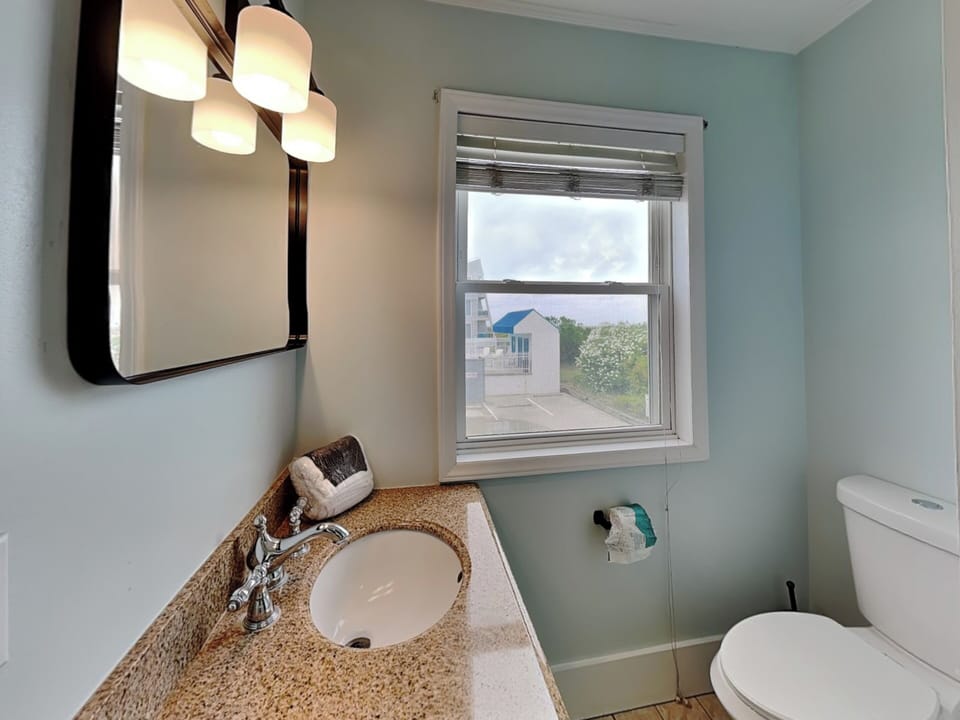 Shared Full Bathroom