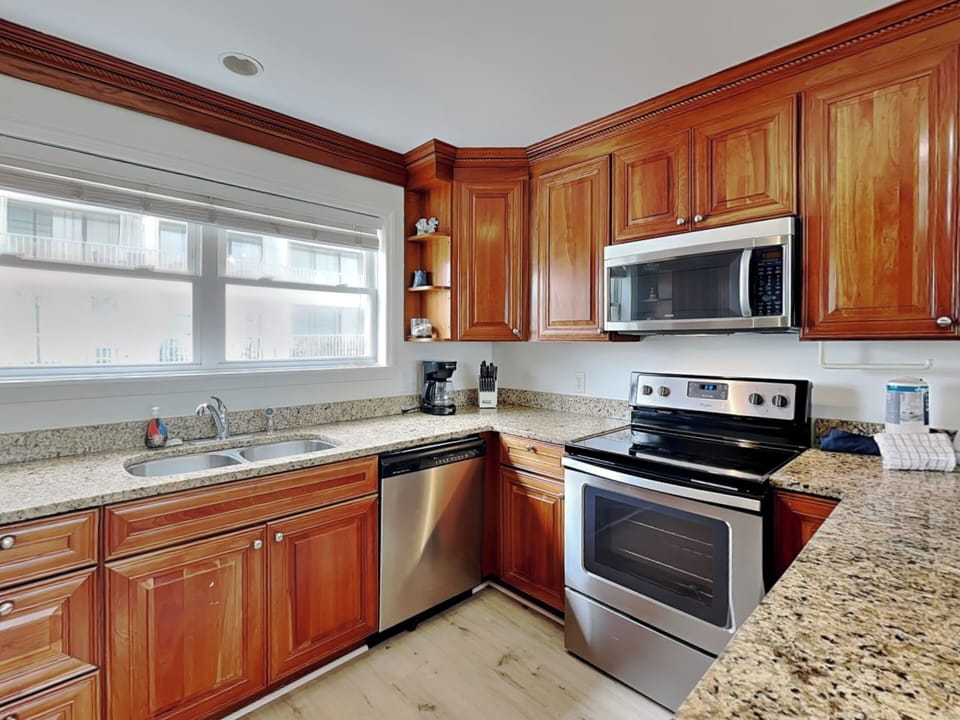 Full Size Kitchen