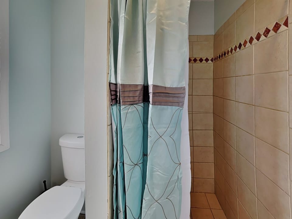 Shared Full Bathroom