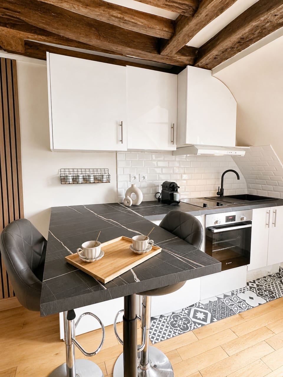 Apartment, Courtyard View | Private kitchen | Espresso maker, electric kettle