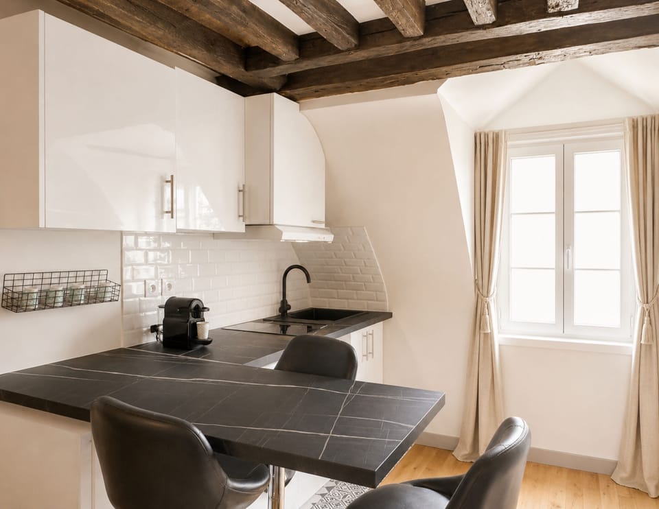 Apartment, Courtyard View | Private kitchen | Espresso maker, electric kettle