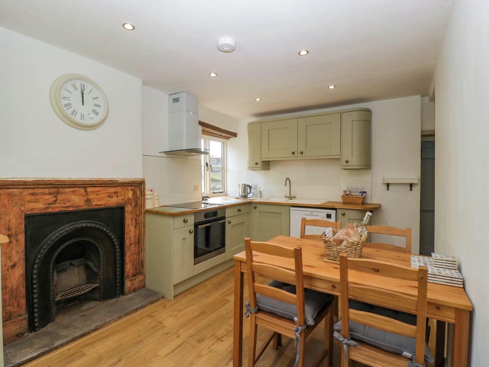 Dishwasher, cookware/dishes/utensils