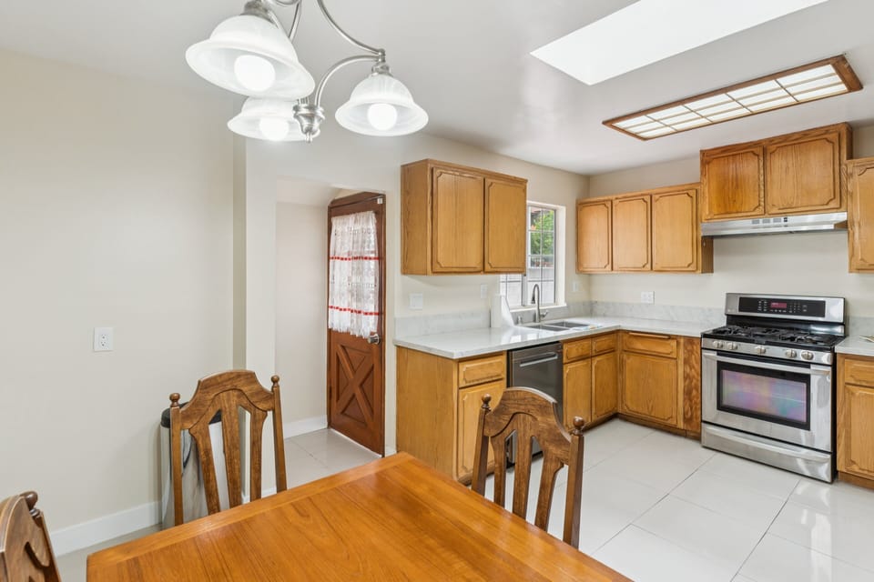 House, 3 Bedrooms | Private kitchen | Fridge, oven, coffee/tea maker