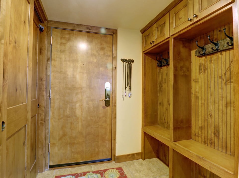 Condo, 2 Bedrooms | Interior