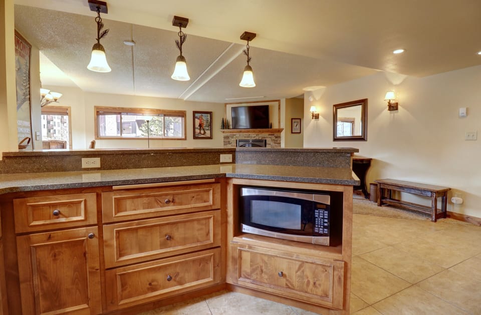 Condo, 2 Bedrooms | Interior