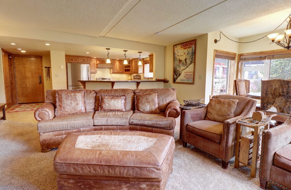 Condo, 2 Bedrooms | Living area | Smart TV