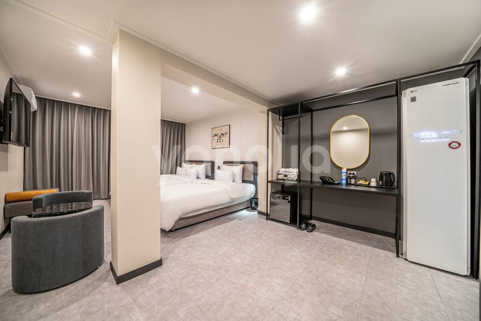 Family Twin Room | Blackout drapes, soundproofing, free WiFi