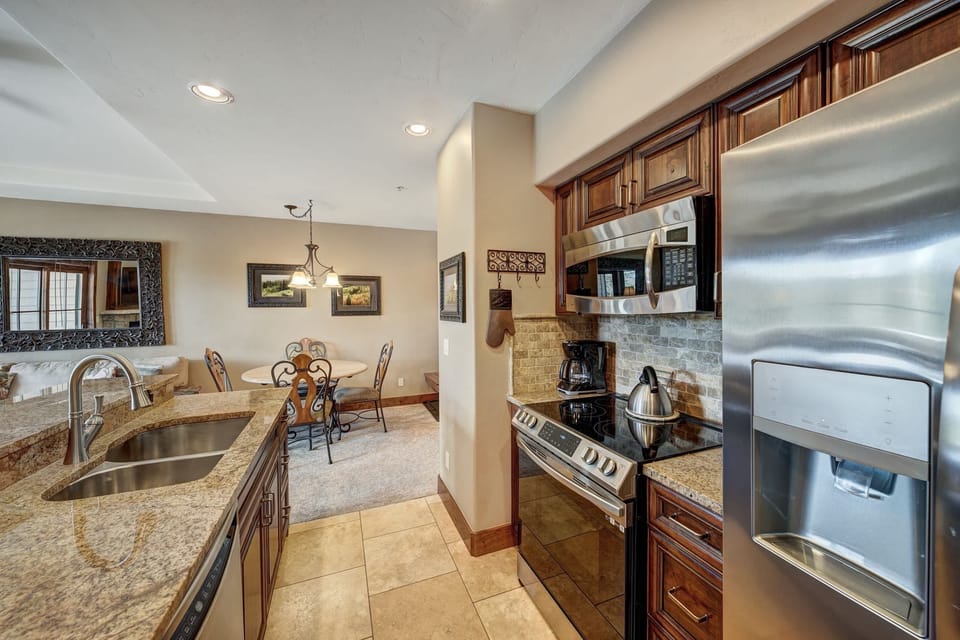 Full kitchen 
