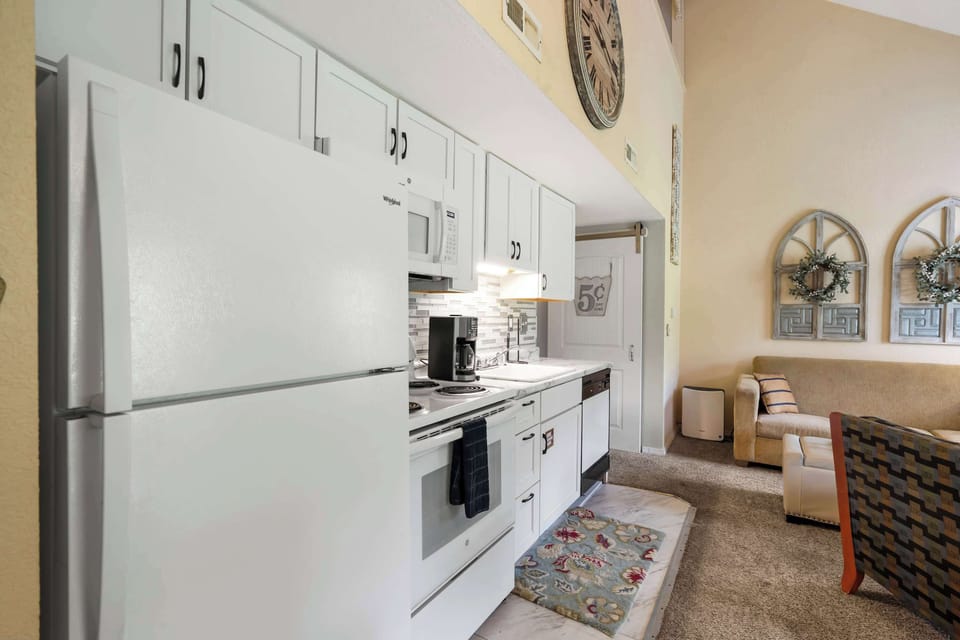 Full kitchen