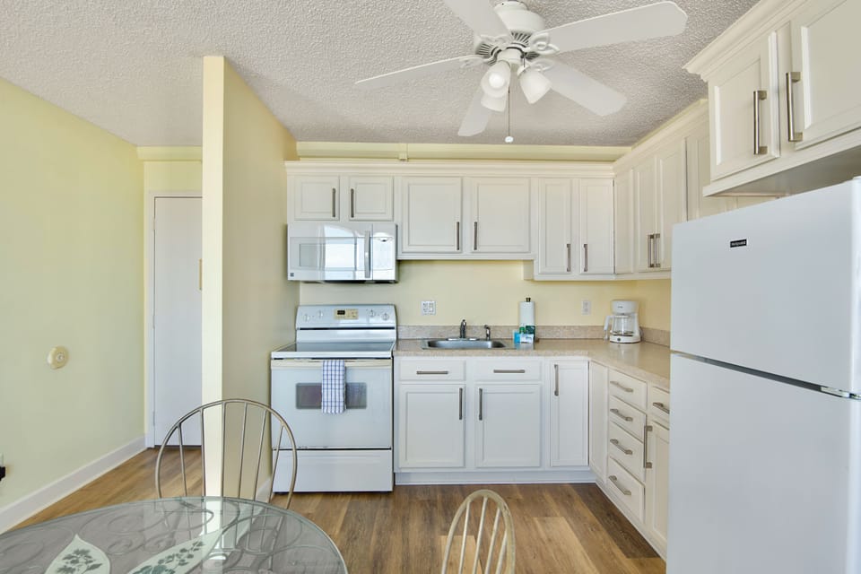 Fully equipped kitchen