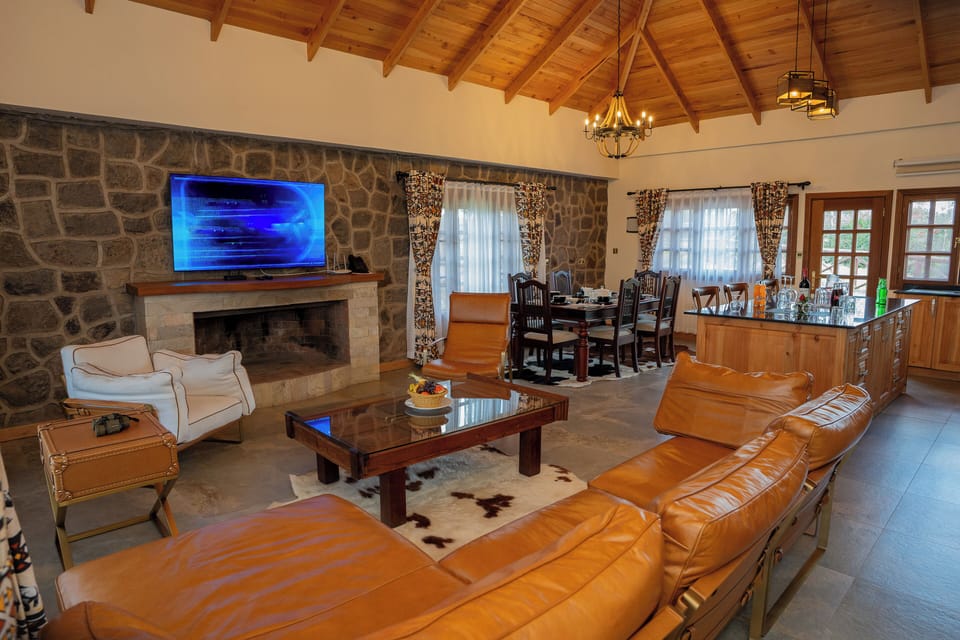 Luxury Suite, Balcony, Pool View | In-room safe, desk, laptop workspace, free cribs/infant beds