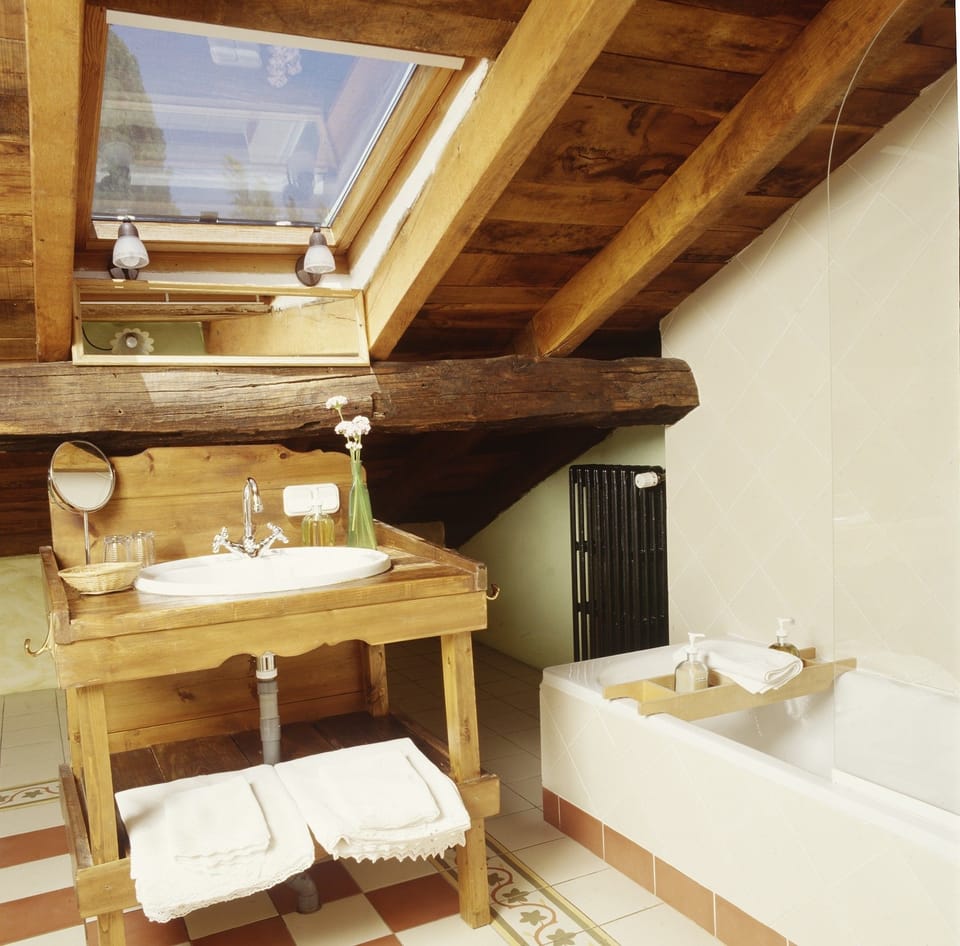 Suite | Bathroom | Free toiletries, hair dryer