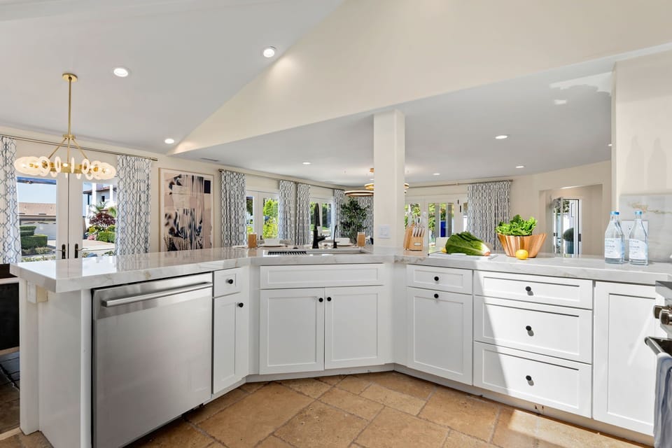 21 - shoreline-splendor-kitchen