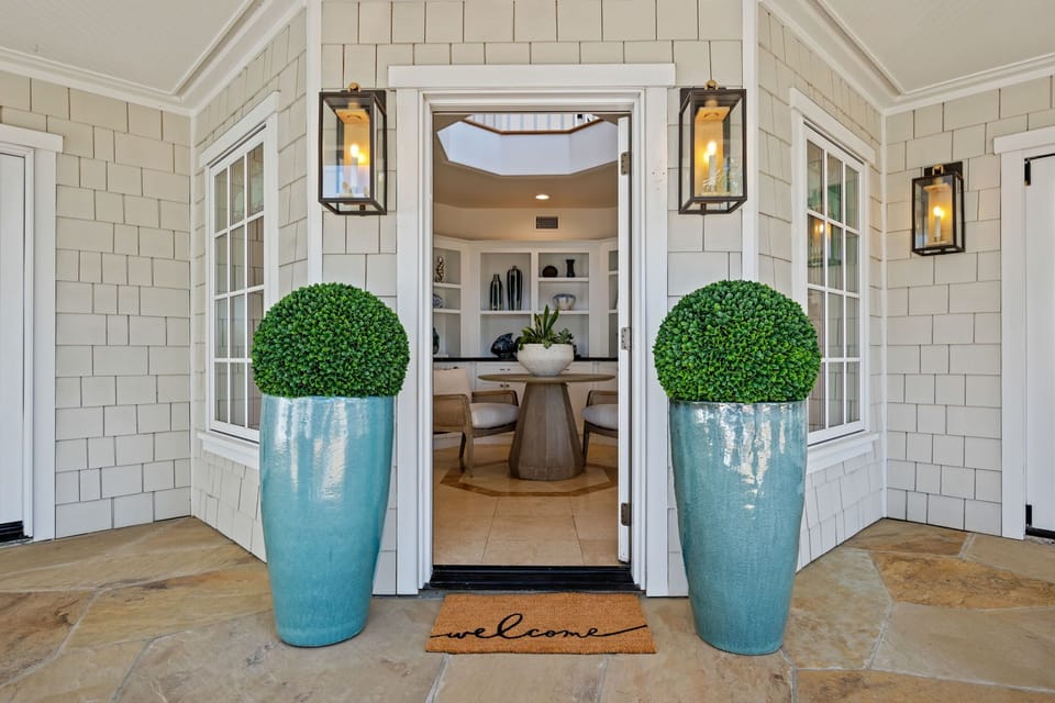 12 - shoreline-splendor-entrance