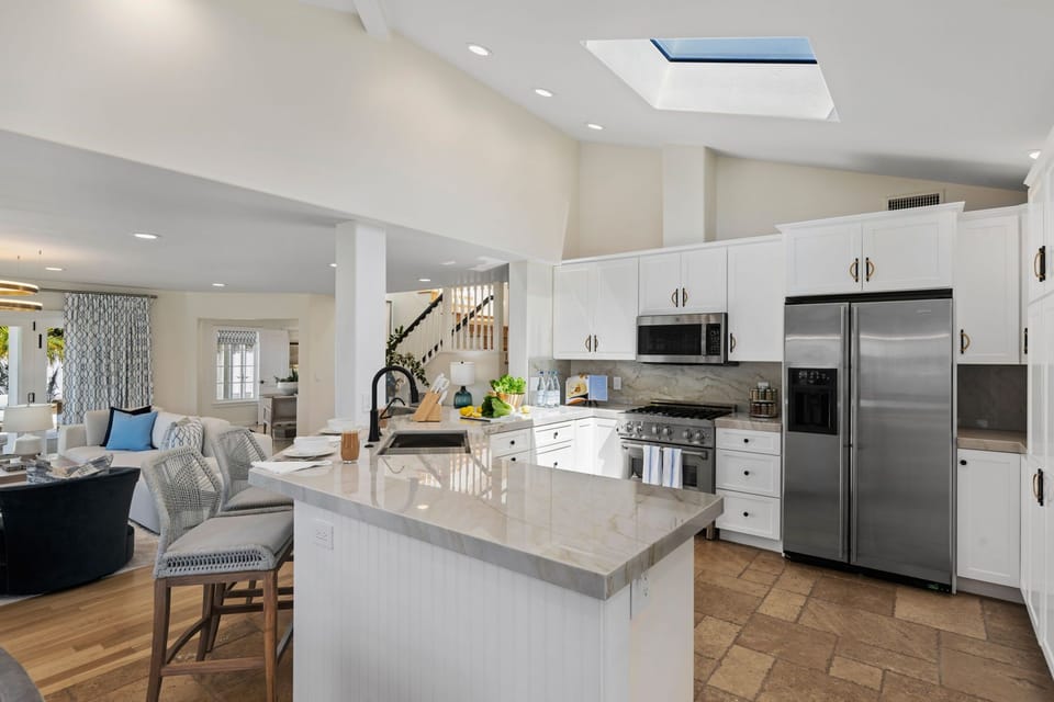 20 - shoreline-splendor-kitchen