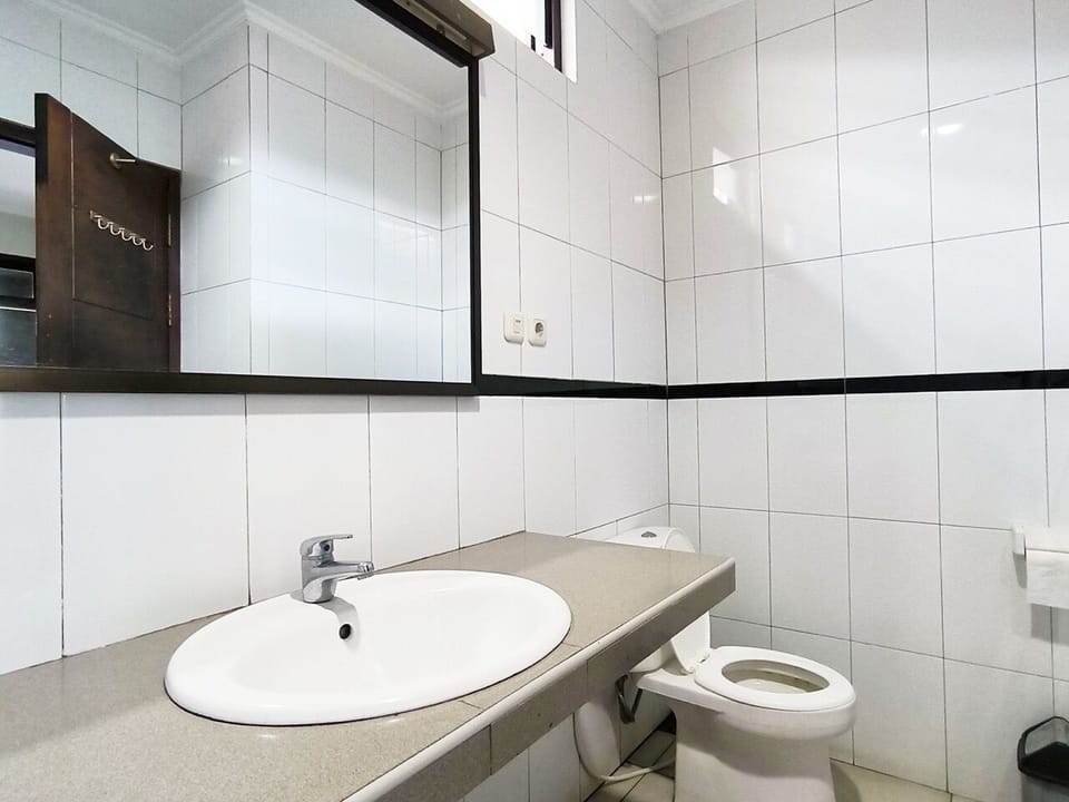 Standard Double Room | Bathroom