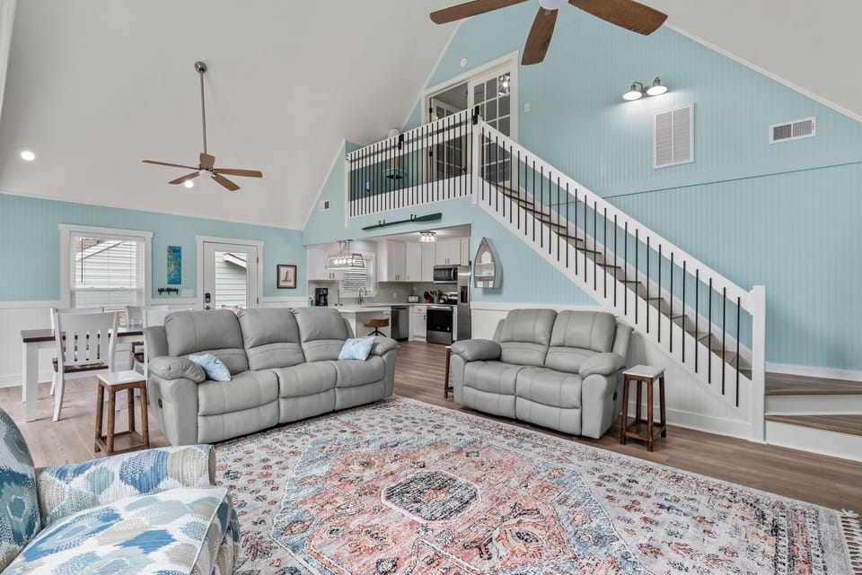 CH17: Sunbeam Sands | Mid Level Living Area