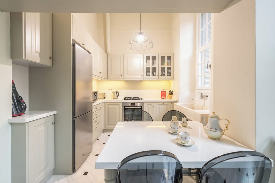Luxury Apartment, City View | Private kitchen | Fridge, microwave, oven, stovetop