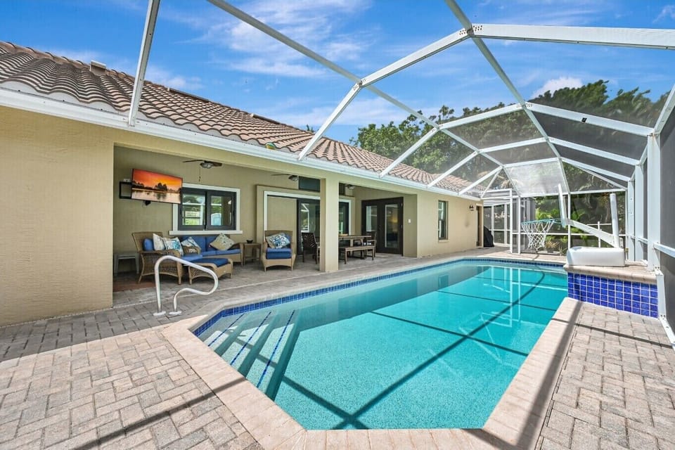 Pool West Facing