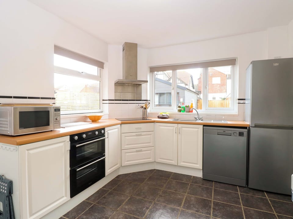 Dishwasher, cookware/dishes/utensils