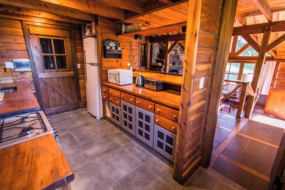 House, 4 Bedrooms, Patio, Mountain View | Private kitchen | Full-size fridge, microwave, oven, stovetop
