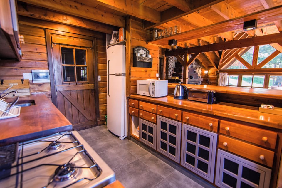 House, 4 Bedrooms, Patio, Mountain View | Private kitchen | Full-size fridge, microwave, oven, stovetop