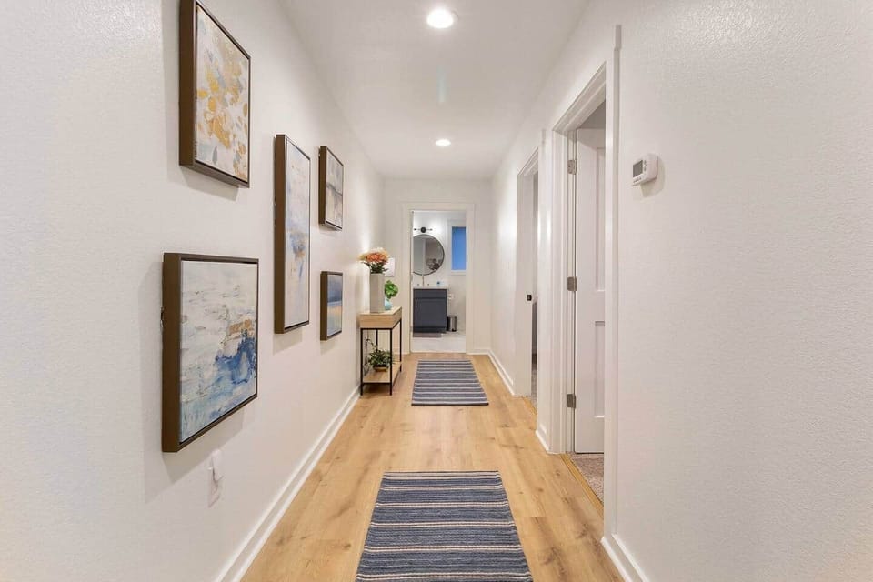 Hallway for Drift & Dock and Sleepy Point Bunks