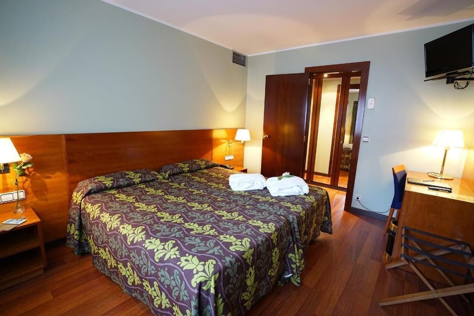 Minibar, in-room safe, cribs/infant beds, rollaway beds