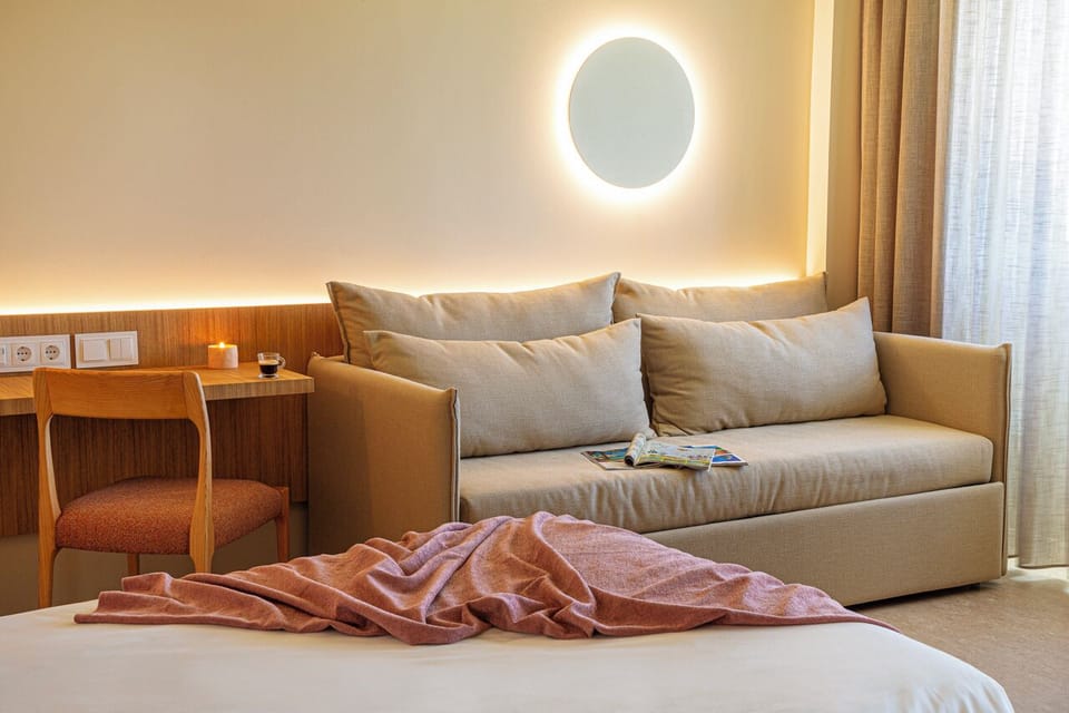 Superior Room | Minibar, in-room safe, desk, blackout drapes
