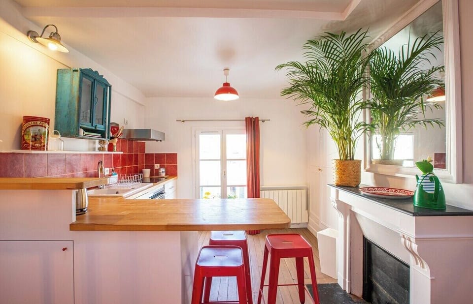 Kitchen and decorative chemney