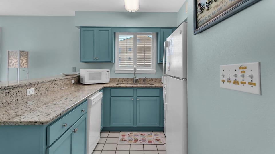 Condo, Multiple Beds, Patio, Ocean View (Crystal Sands 112B) | Private kitchen | Fridge, microwave, oven, stovetop