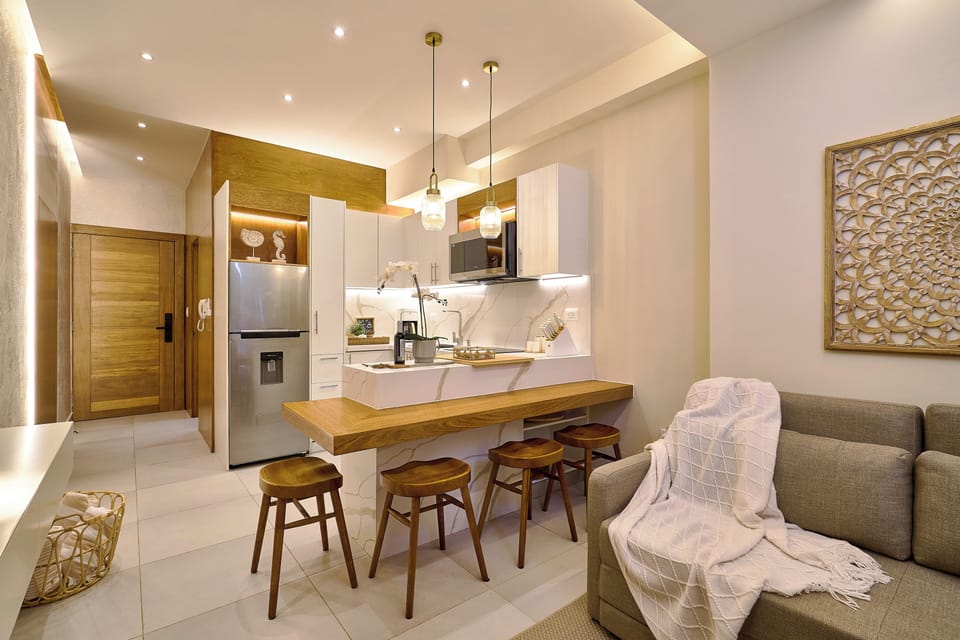 The kitchen is remodeled, spacious and super equipped.