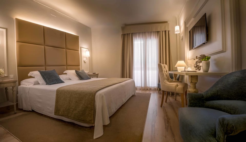 Superior Double Room | Minibar, in-room safe, desk, soundproofing
