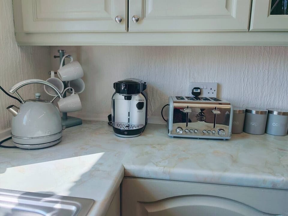 Tea and coffee station with kettle and toaster