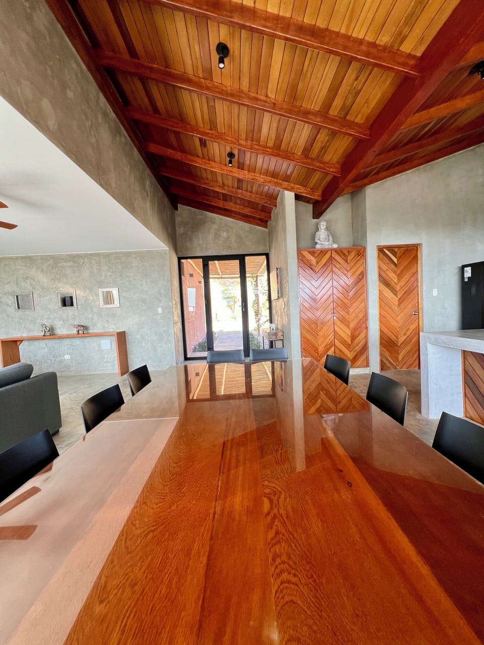 Family Villa, Air conditioning, Beach View | Dining room