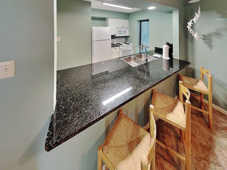 Condo (3 Bedrooms) | Property amenity